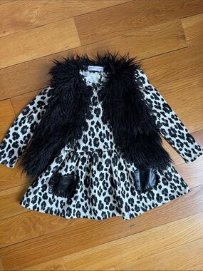 Stylish NWOT TWO PIECE Black Faux-Fur Vest with Leopard Print Dress